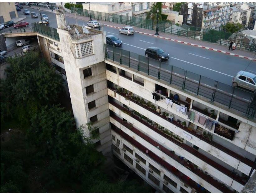 Immeuble pont à Alger.